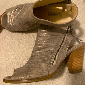 Paul Green Women's Cayanne leather sandals/ Booties. Smoke Metallic Sz 6